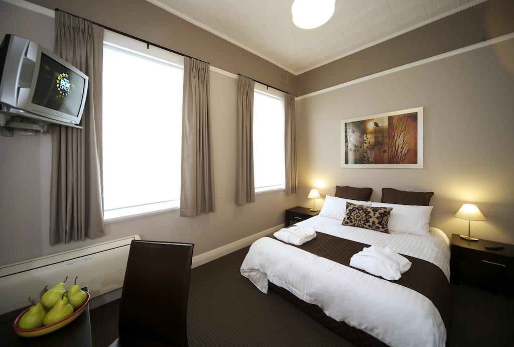 Carrington Place Newcastle Room photo